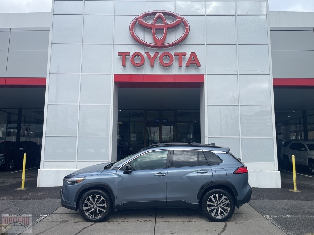 Used 2025 Toyota Corolla Cross XLE SUV
