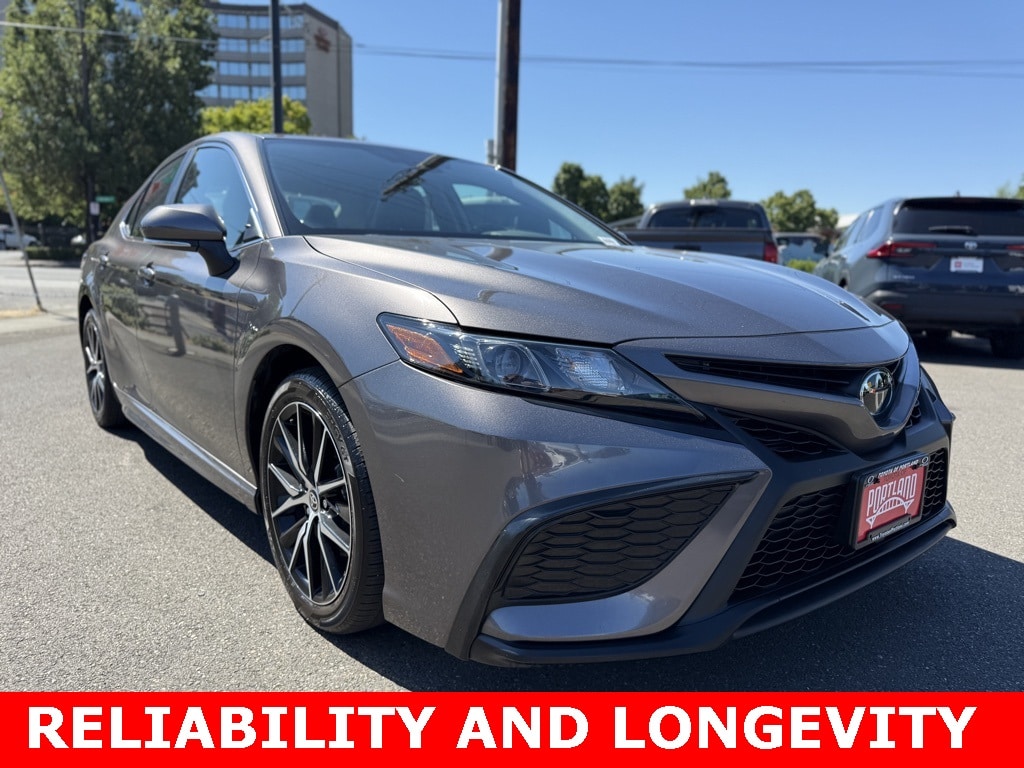 Used 2022 Toyota Camry SE Sedan