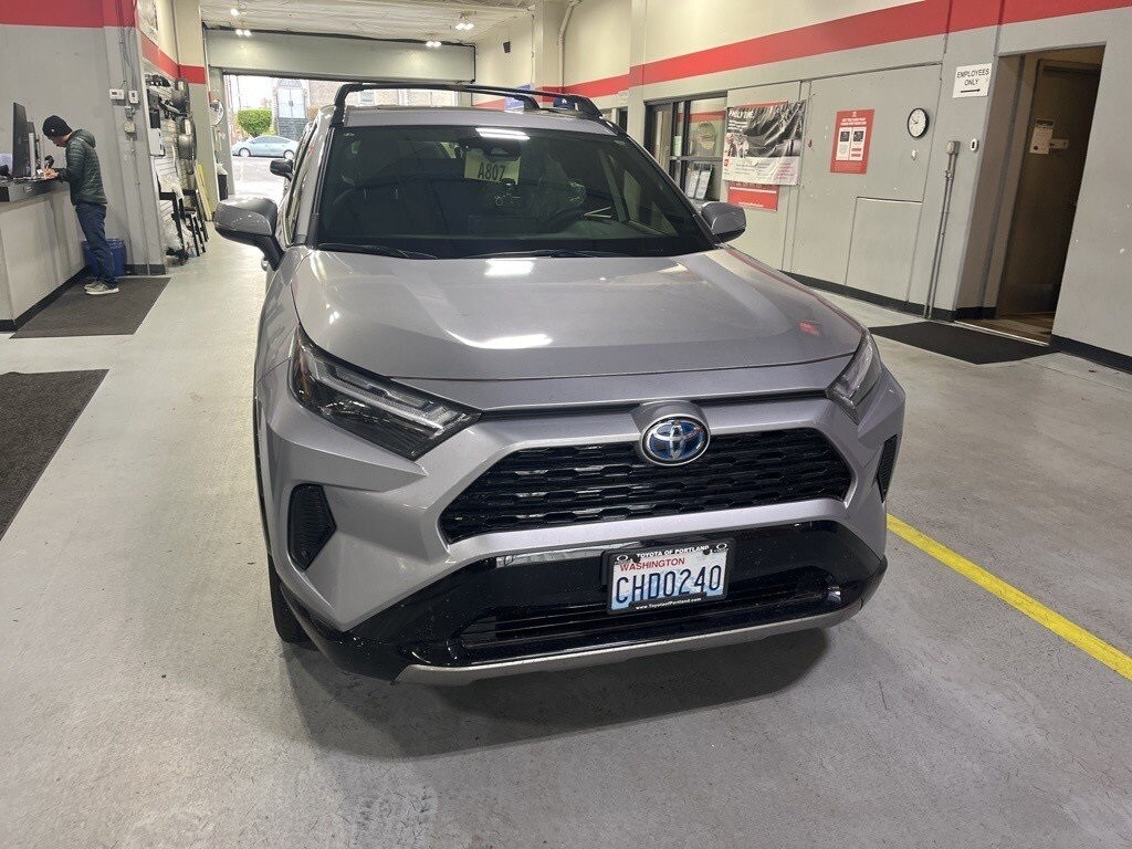 2023 Toyota RAV4 Hybrid SE photo 3