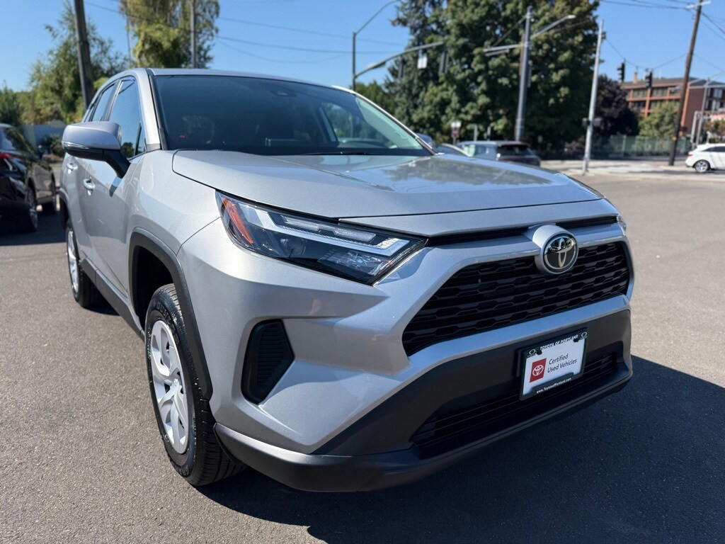 2025 Toyota RAV4 LE photo 3