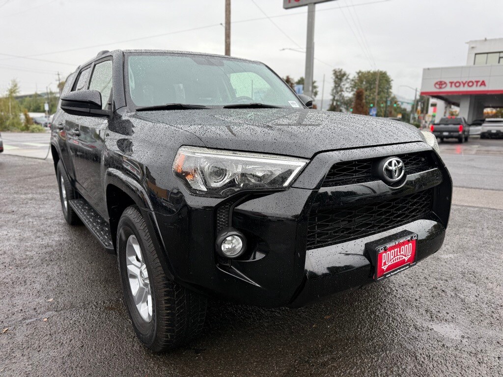 2019 Toyota 4Runner SR5 photo 2