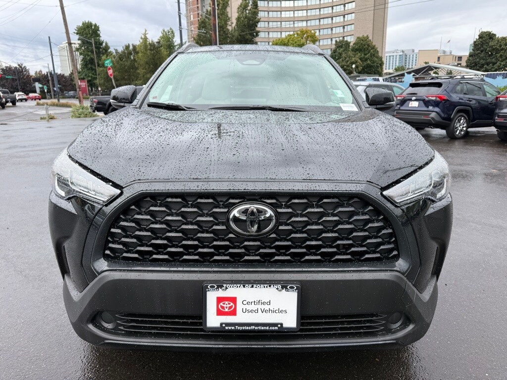 2023 Toyota Corolla Cross LE photo 2