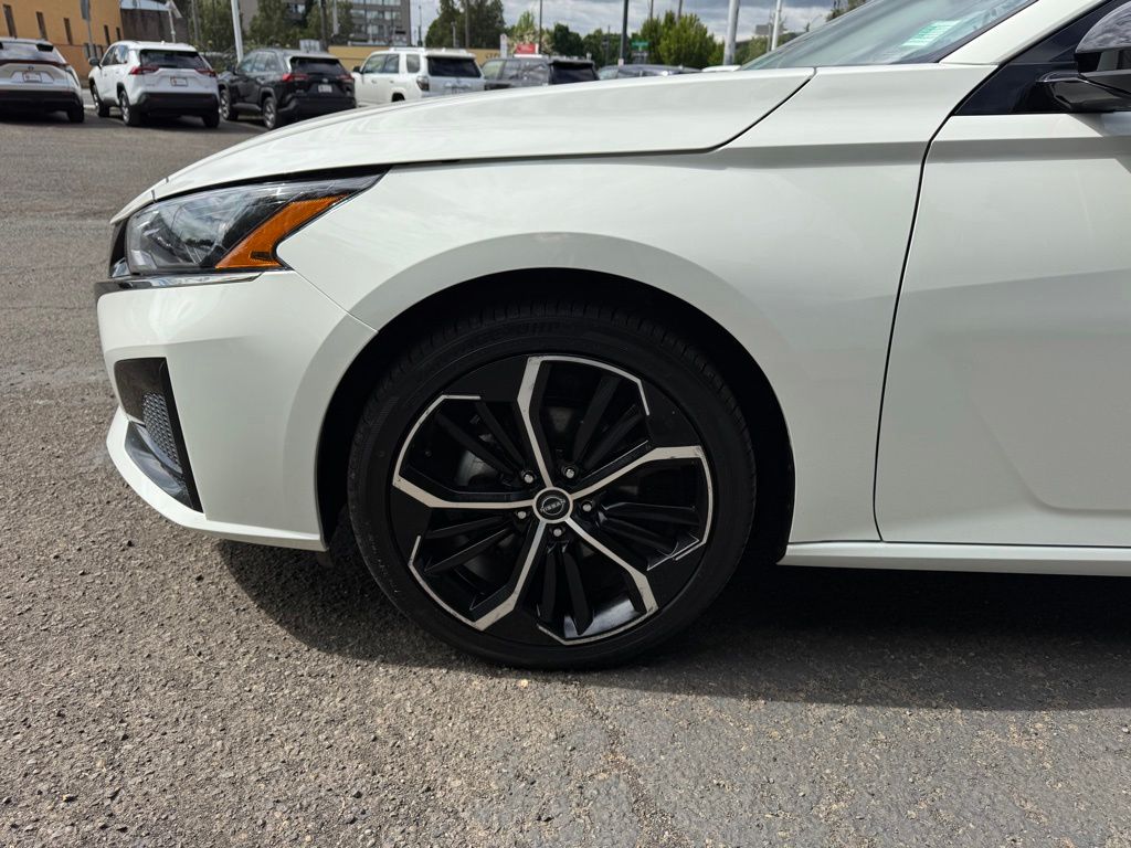 2025 Nissan Altima SR - Photo 11