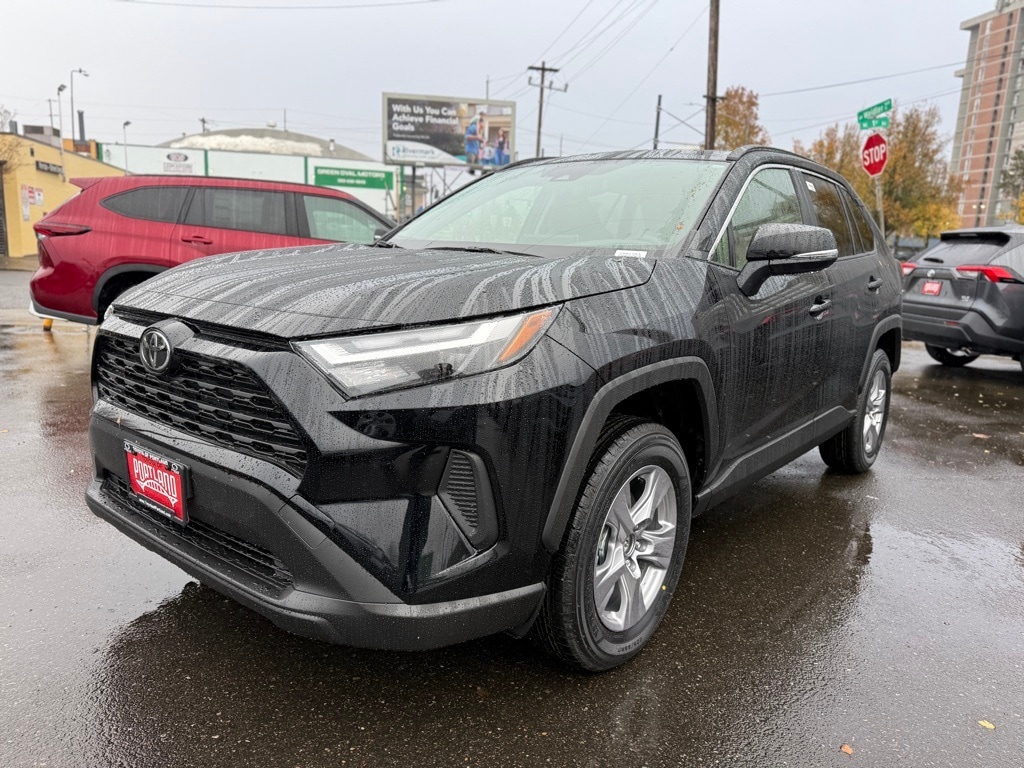 New 2025 Toyota RAV4 XLE XLE AWD SUV