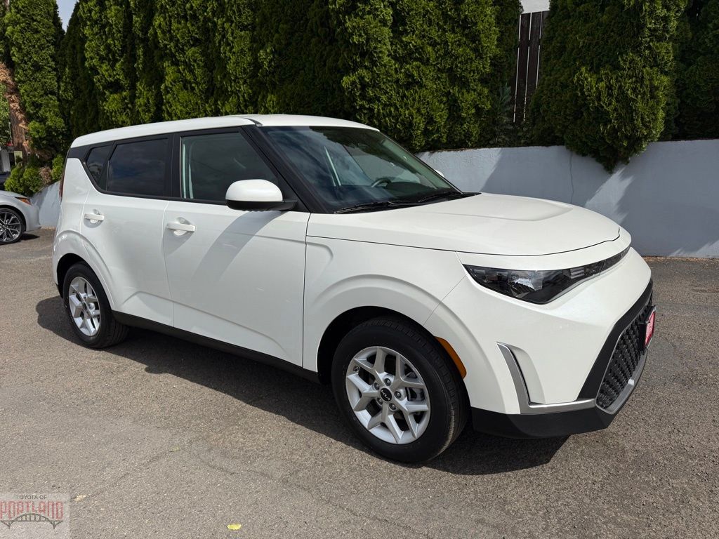 2025 Kia Soul 2.0L LX IVT's photo