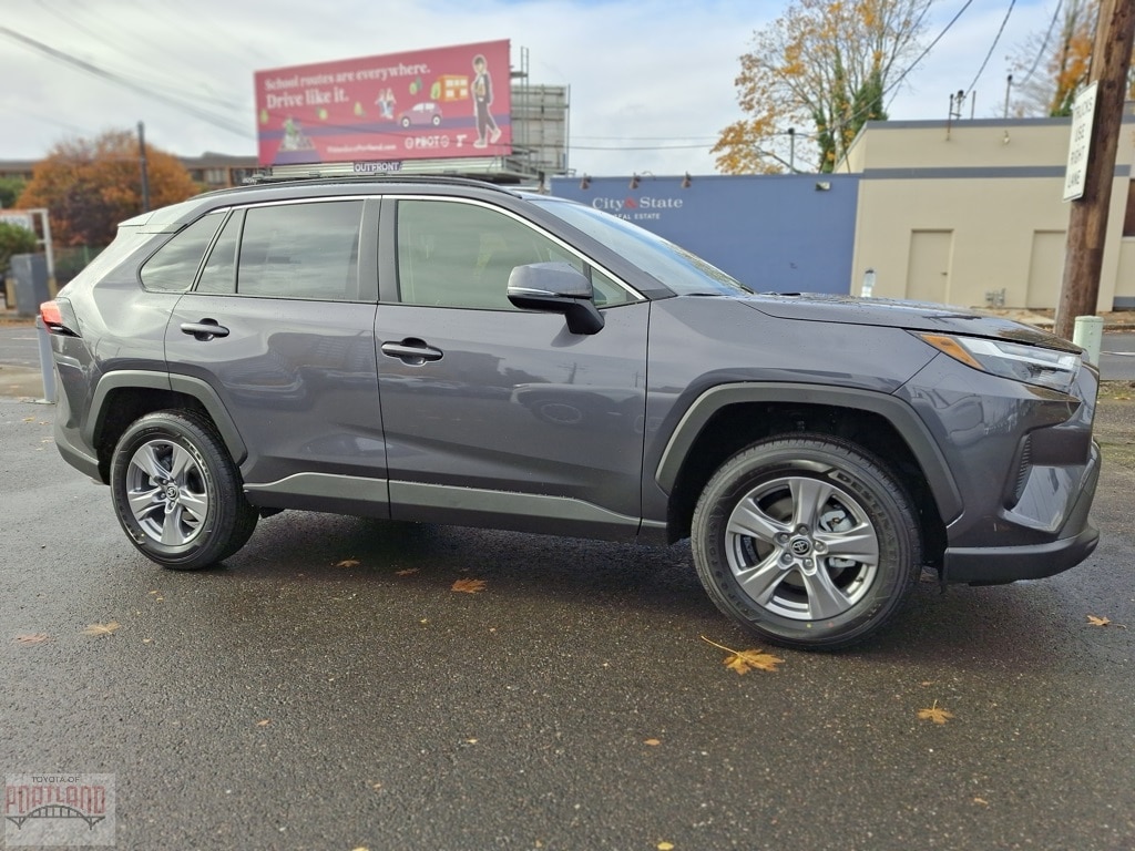2025 Toyota RAV4 XLE's photo