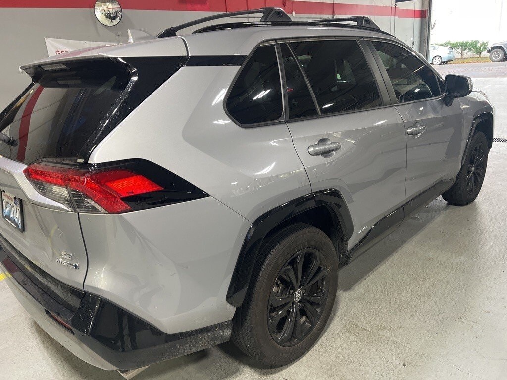 2023 Toyota RAV4 Hybrid SE photo 2