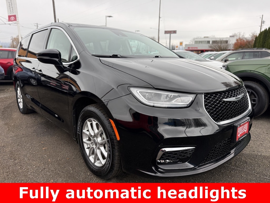 Used 2024 Chrysler Pacifica Touring L Minivan/Van