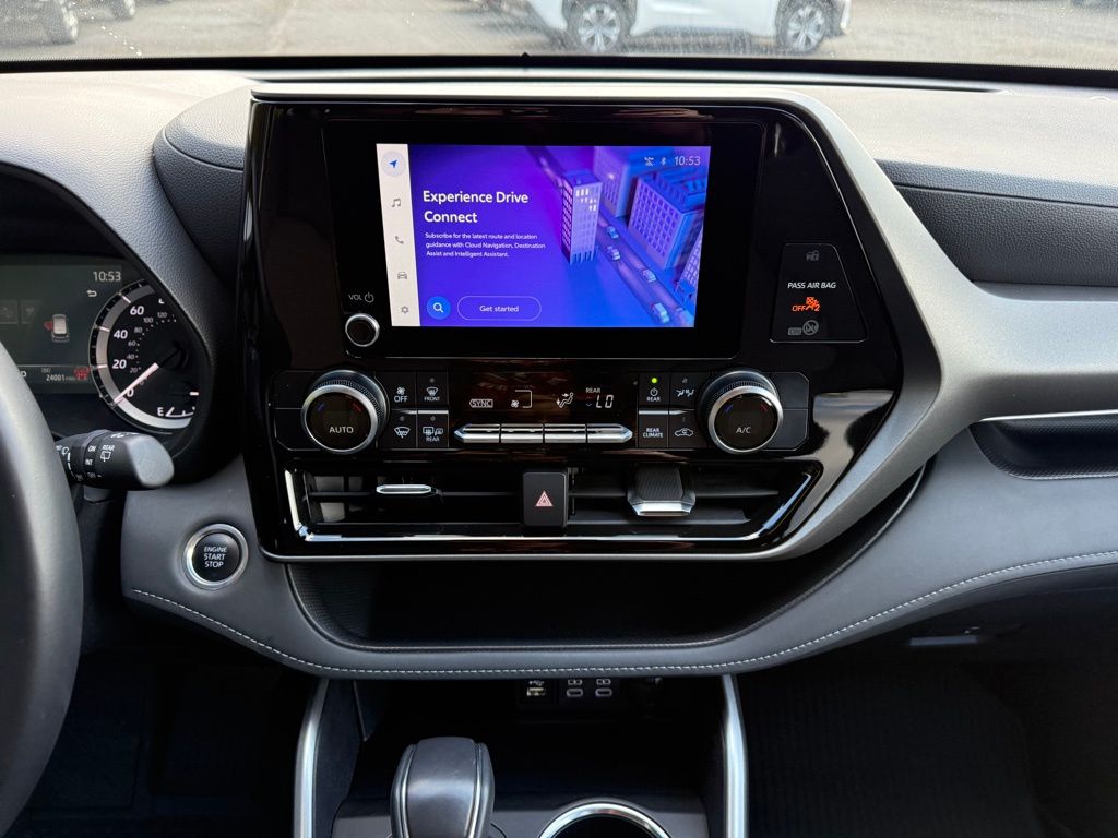 2025 Toyota Highlander LE - Photo 22