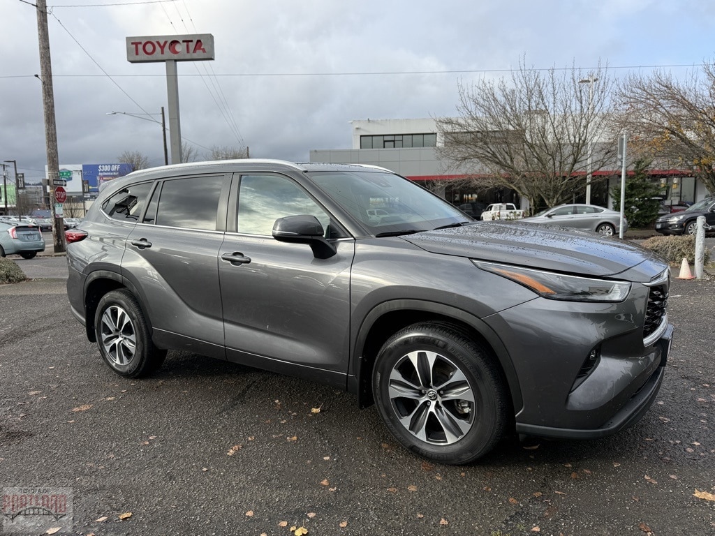 2023 Toyota Highlander XLE's photo