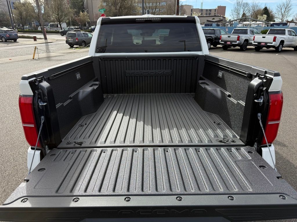 2025 Toyota Tacoma SR5 - Photo 9
