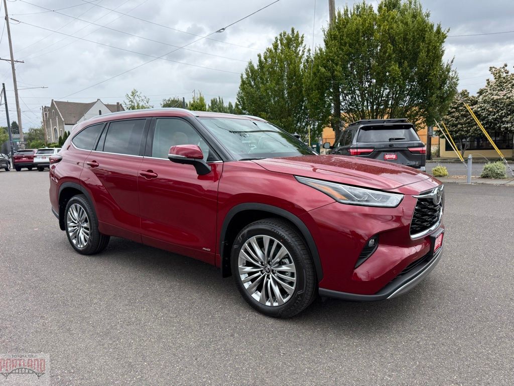 2026 Toyota Highlander Hybrid Platinum AWD's photo