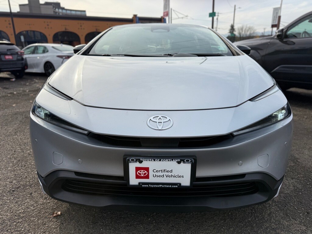 2024 Toyota Prius LE photo 3
