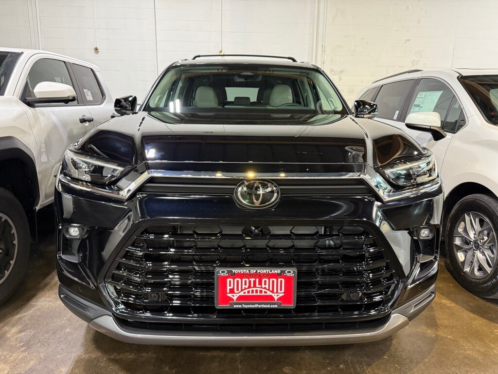 2025 Toyota Highlander Limited Hybrid photo 3