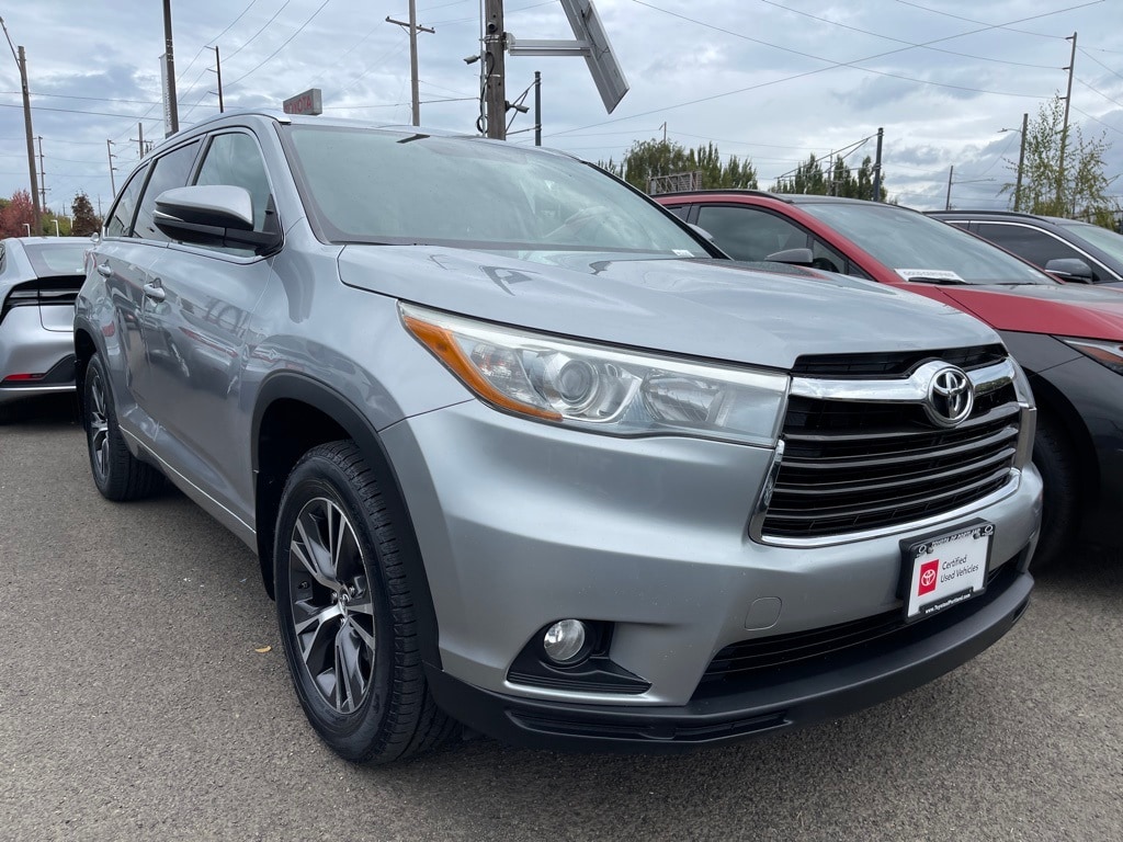 Used 2016 Toyota Highlander XLE with VIN 5TDJKRFH7GS235308 for sale in Portland, OR