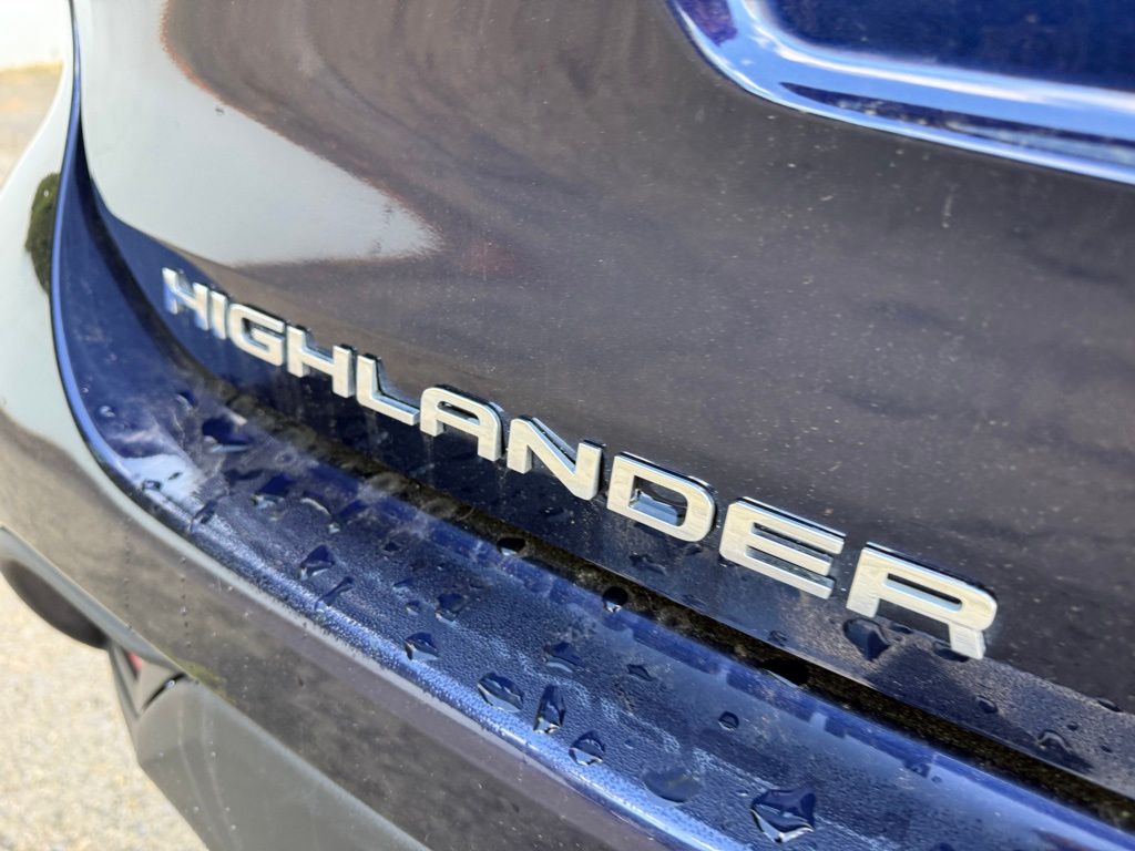 2025 Toyota Highlander LE - Photo 7
