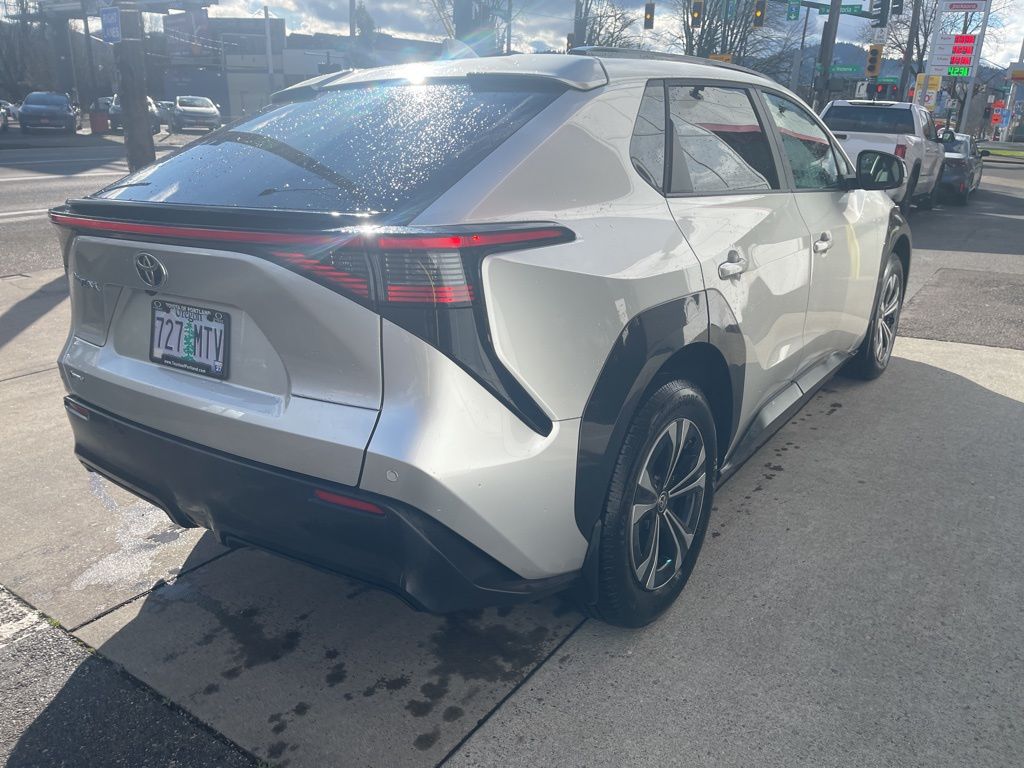 2025 Toyota bZ4X XLE - Photo 6