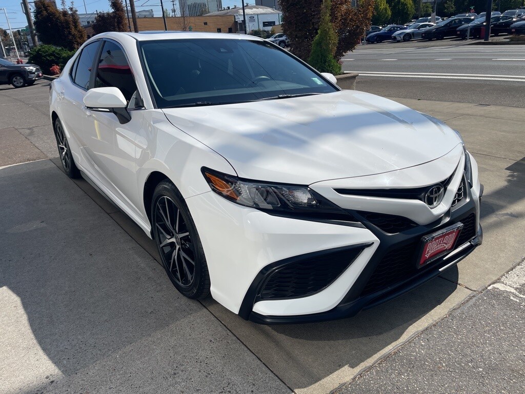 2023 Toyota Camry SE photo 4