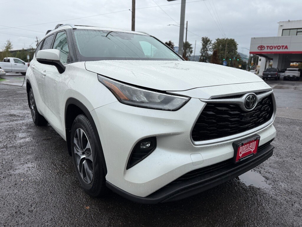2020 Toyota Highlander XLE photo 3