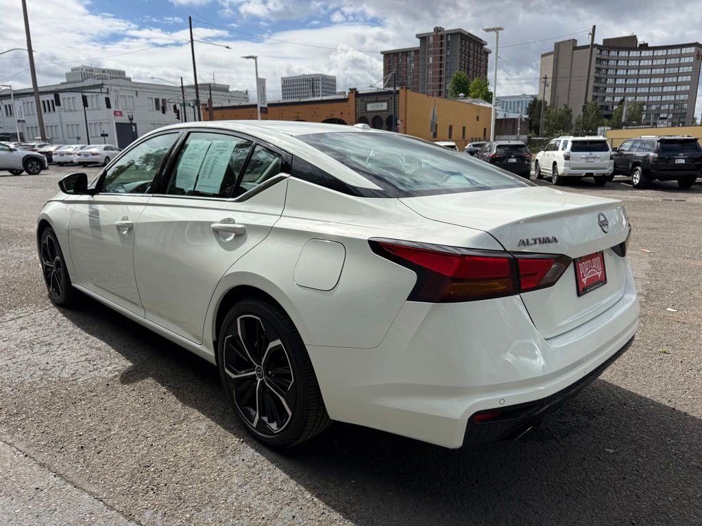 2025 Nissan Altima SR - Photo 5