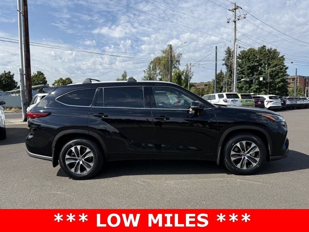 2022 Toyota Highlander XLE photo 4