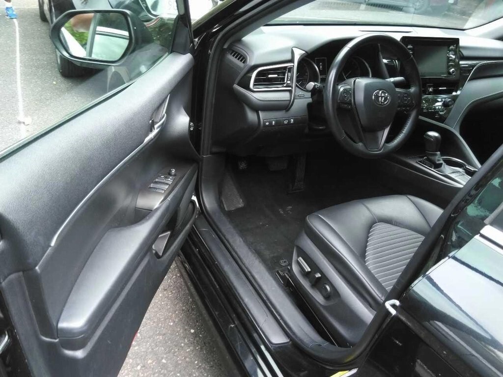 2023 Toyota Camry SE photo 3