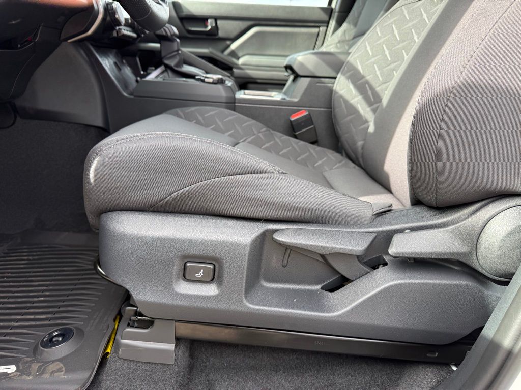 2025 Toyota Tacoma SR5 - Photo 15