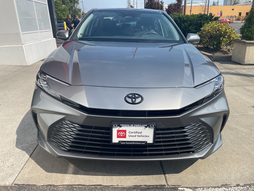 2025 Toyota Camry XLE photo 3