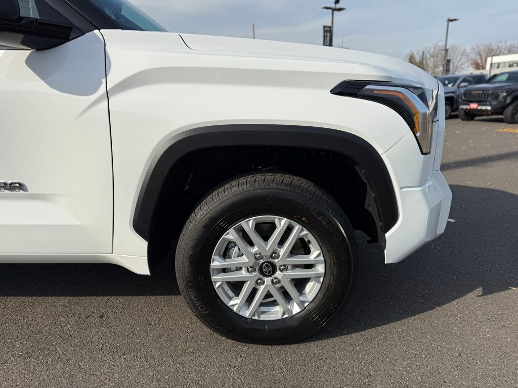 2026 Toyota Tundra SR5 - Photo 10
