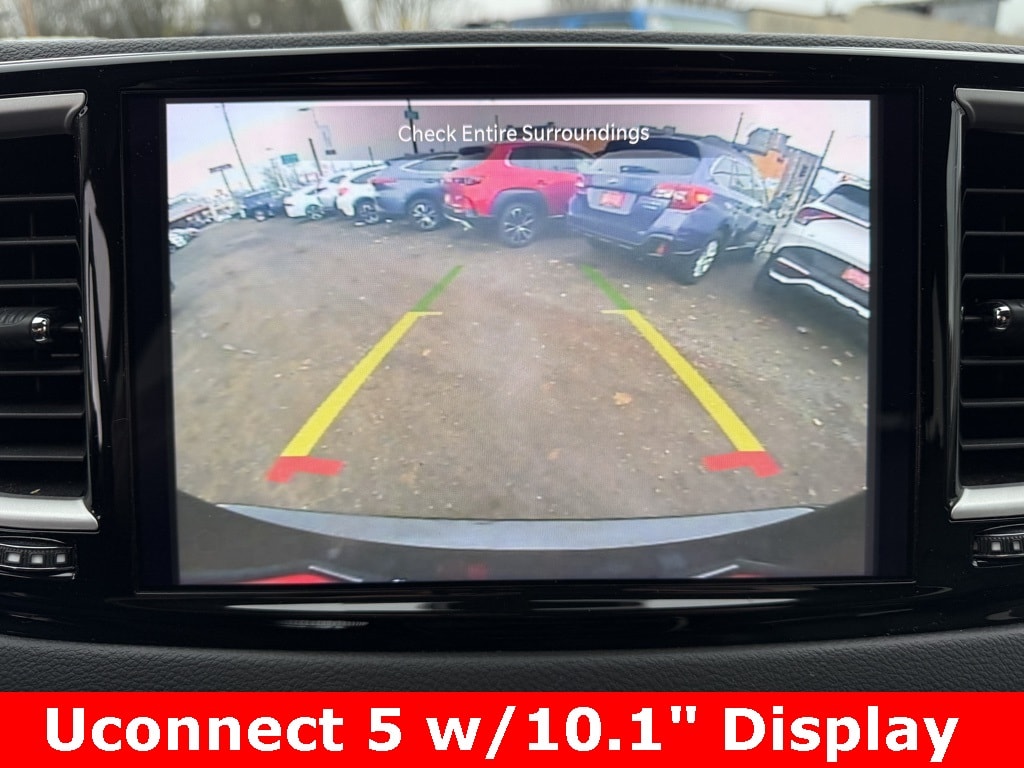 Used 2024 Chrysler Pacifica Touring L Minivan/Van