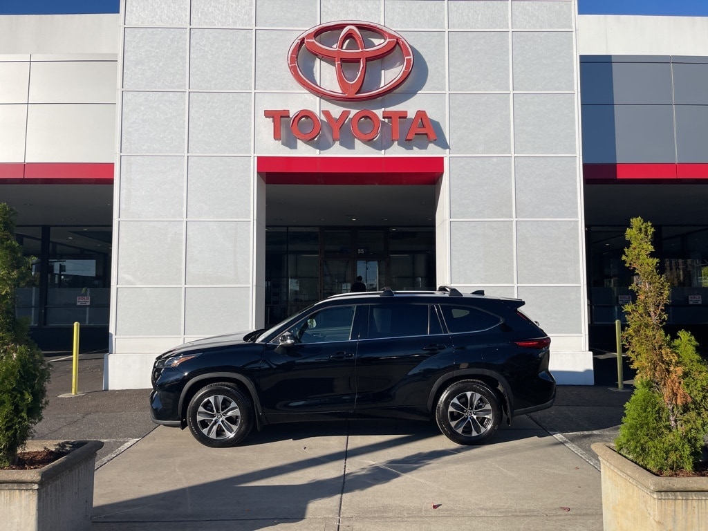 Used 2022 Toyota Highlander XLE SUV