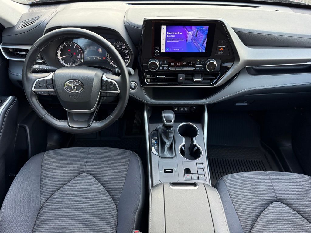 2025 Toyota Highlander LE - Photo 20