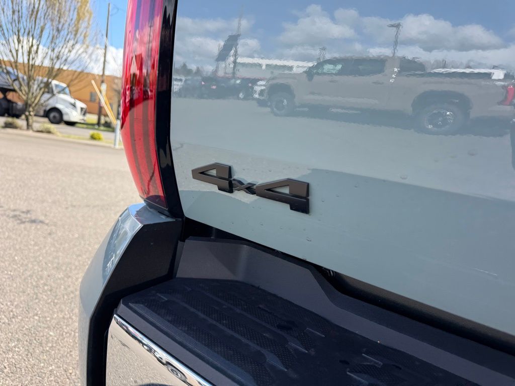 2026 Toyota Tundra SR5 - Photo 8