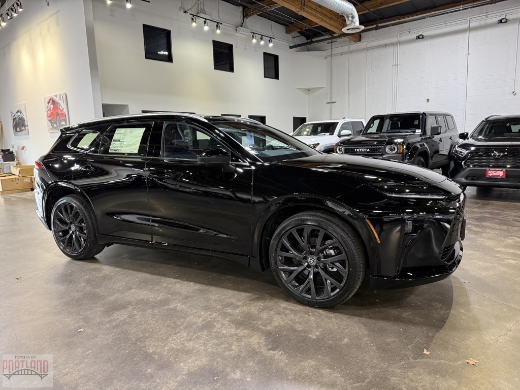 2025 Toyota Crown Signia Limited's photo