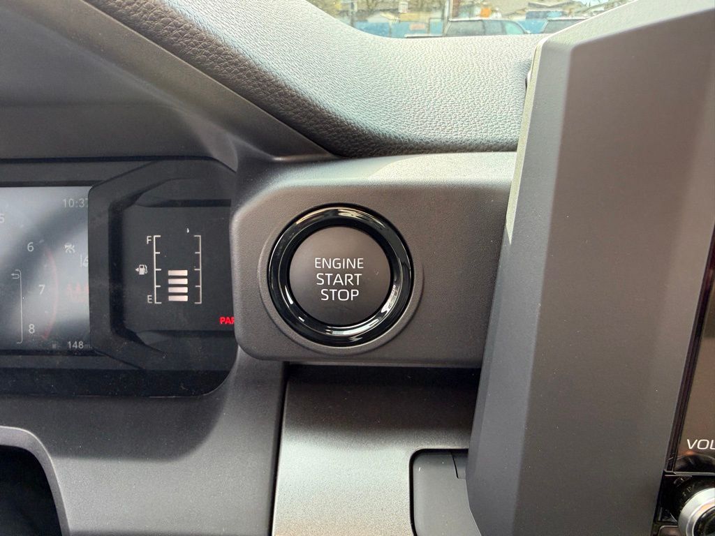 2025 Toyota Tacoma SR5 - Photo 25