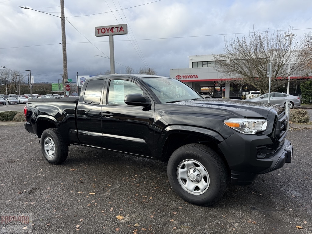 2023 Toyota Tacoma SR's photo