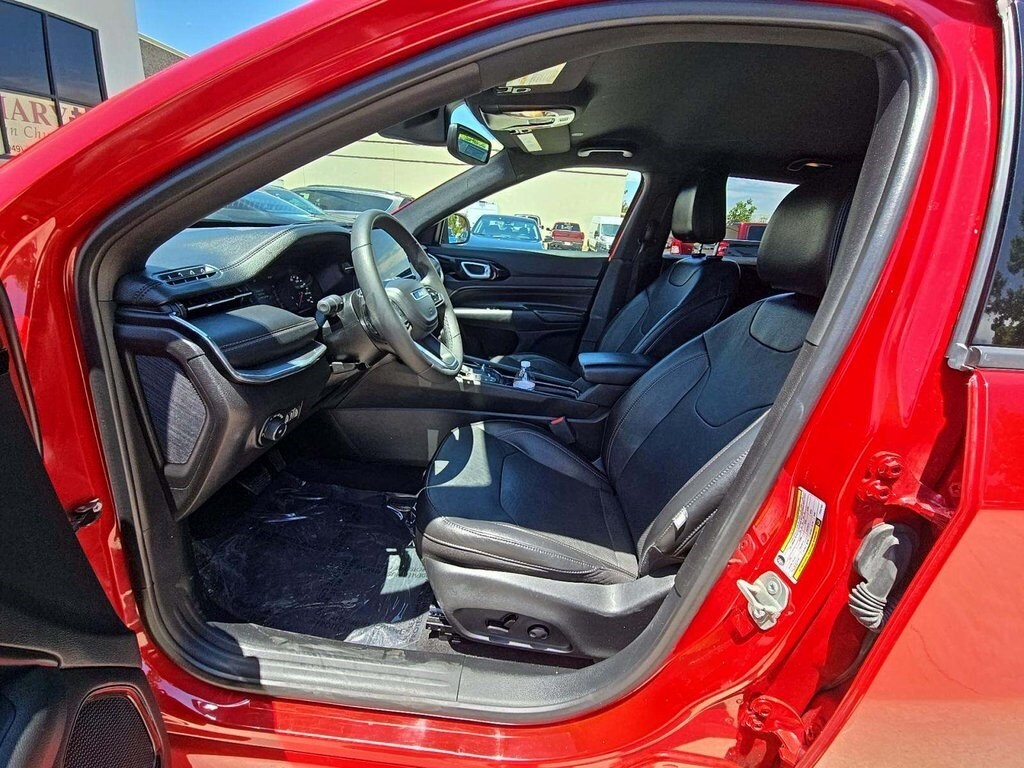 2023 Jeep Compass Limited photo 2