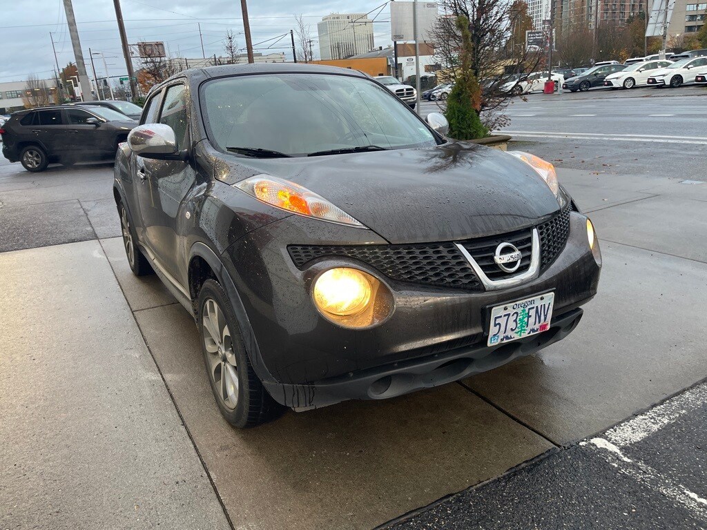 2011 Nissan Juke SV photo 3
