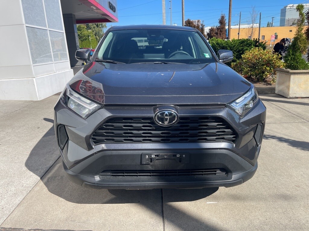 2023 Toyota RAV4 LE photo 2