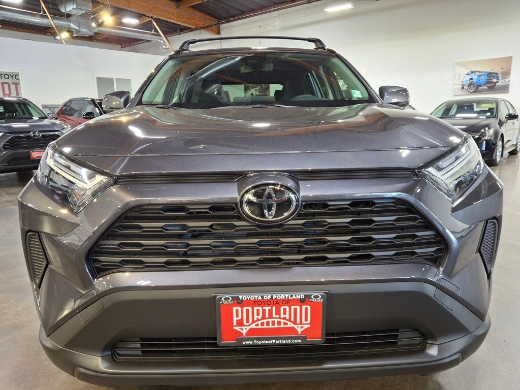 2025 Toyota RAV4 Hybrid XLE photo 3