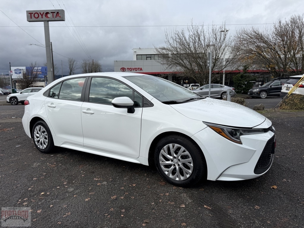 2022 Toyota Corolla LE's photo