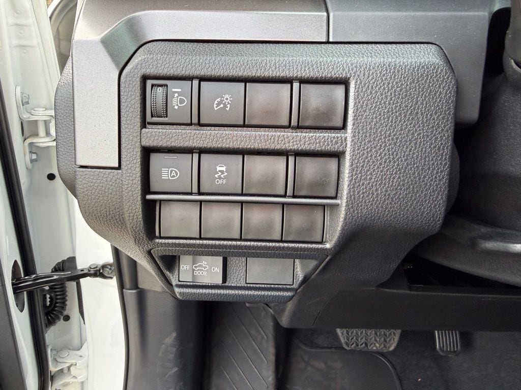 2025 Toyota Tacoma SR5 - Photo 21