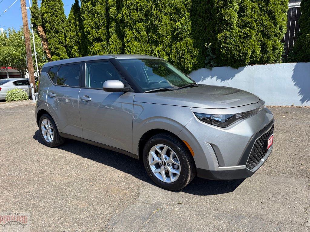2025 Kia Soul 2.0L LX IVT's photo