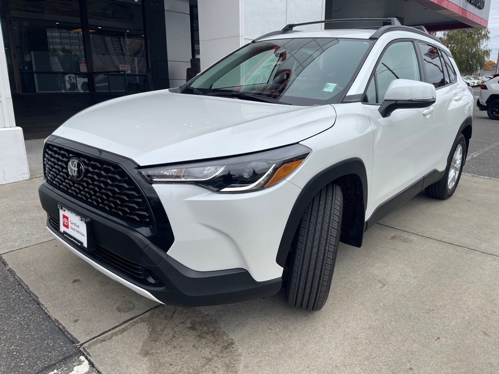 Used 2024 Toyota Corolla Cross LE SUV