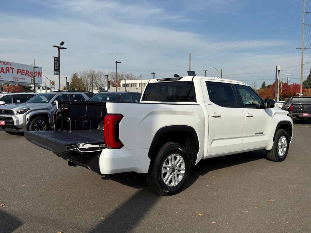 2026 Toyota Tundra SR5 - Photo 8