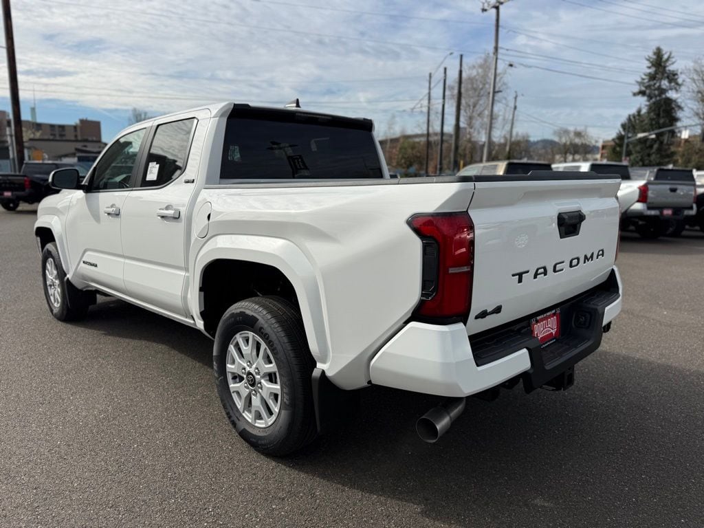 2025 Toyota Tacoma SR5 - Photo 6