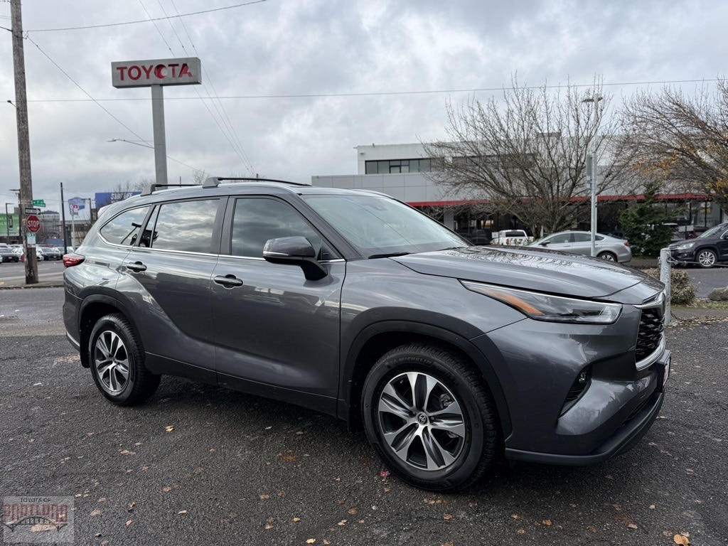 2023 Toyota Highlander XLE's photo