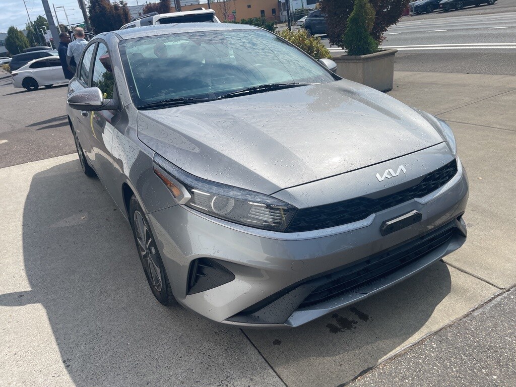 2022 Kia Forte LXS photo 2
