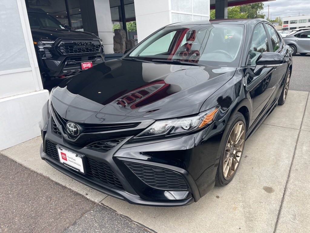 2023 Toyota Camry SE photo 3