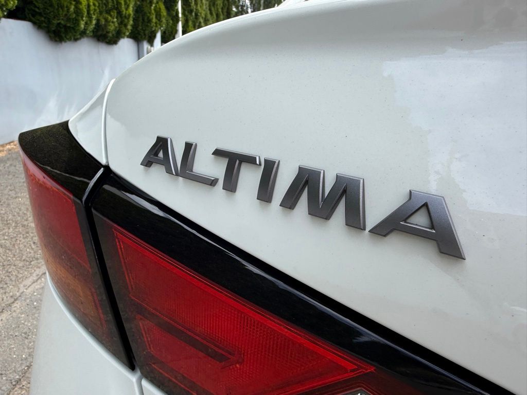 2025 Nissan Altima SR - Photo 7